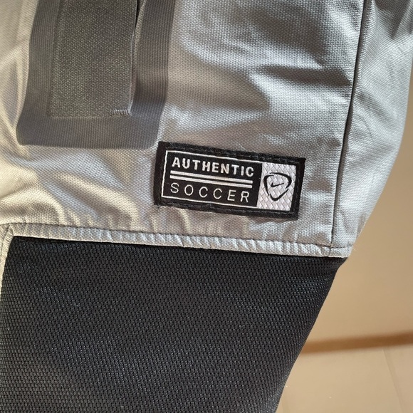 Nike Grey Pink Light- weight Revolution Elite
Football/Soccer Jacket Mens Size M - Picture 9 of 16